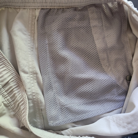 VUORI SUNWASHED SHORTS WOMENS XL 2.5" INSEAM ACTIVE COLOR SUEDE VW369 - Picture 9 of 10